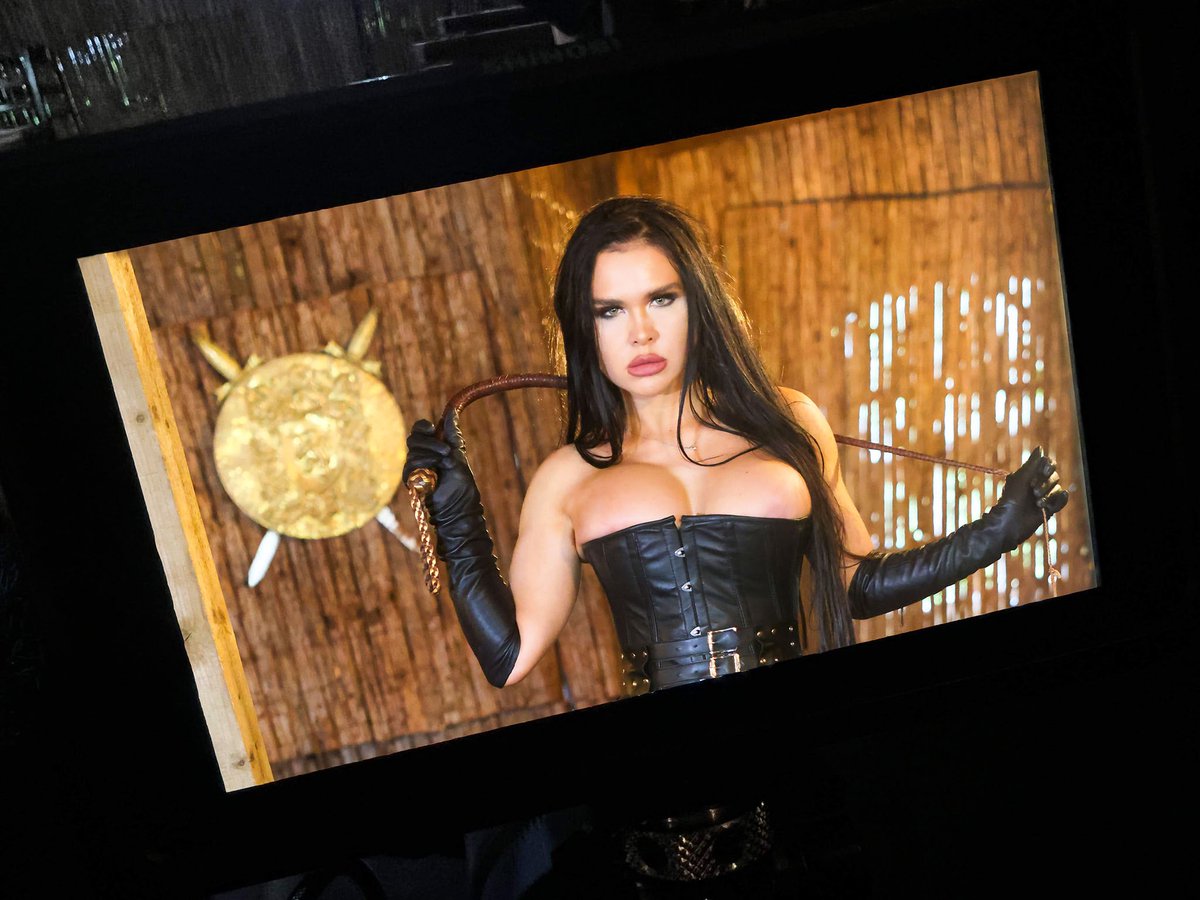 FetishFilming's tweet photo. Filming the incredible @obeyangelina66 at @KinkFetishDerby Celestial Studios. #backofthecamera https://t.co/jPtnxOmwhe