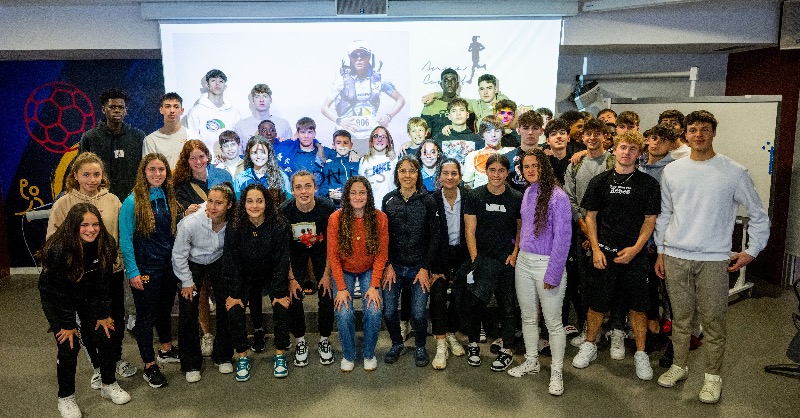 FCBfemeni's tweet photo. Xerrada a La Masia a càrrec d'Anna Comet per celebrar el Dia Internacional de les Dones