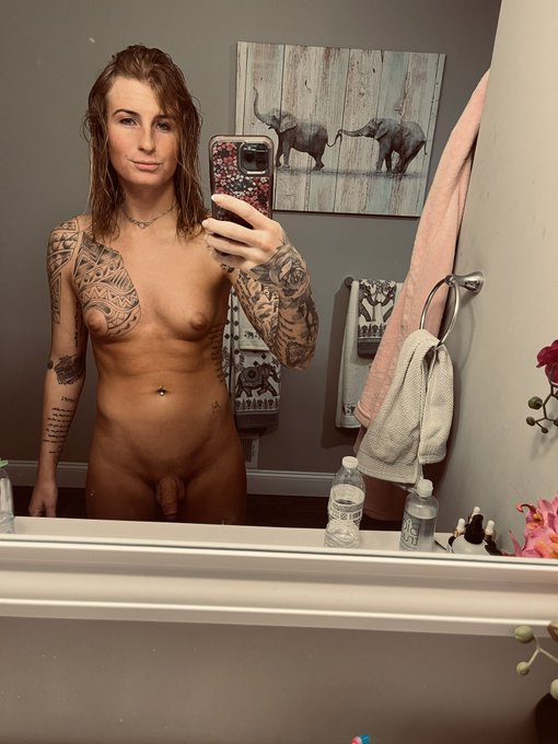 Shower hair 🤭🚿 https://t.co/VCj9PVh8YI