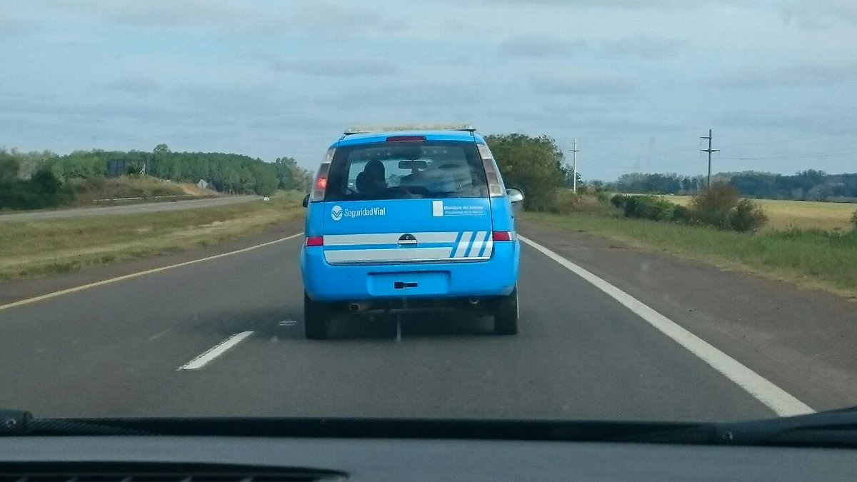 TraductorTeAma's tweet photo. Seguridad Vial: sin patente 🤡✌️ https://t.co/dHOfhOU8sE