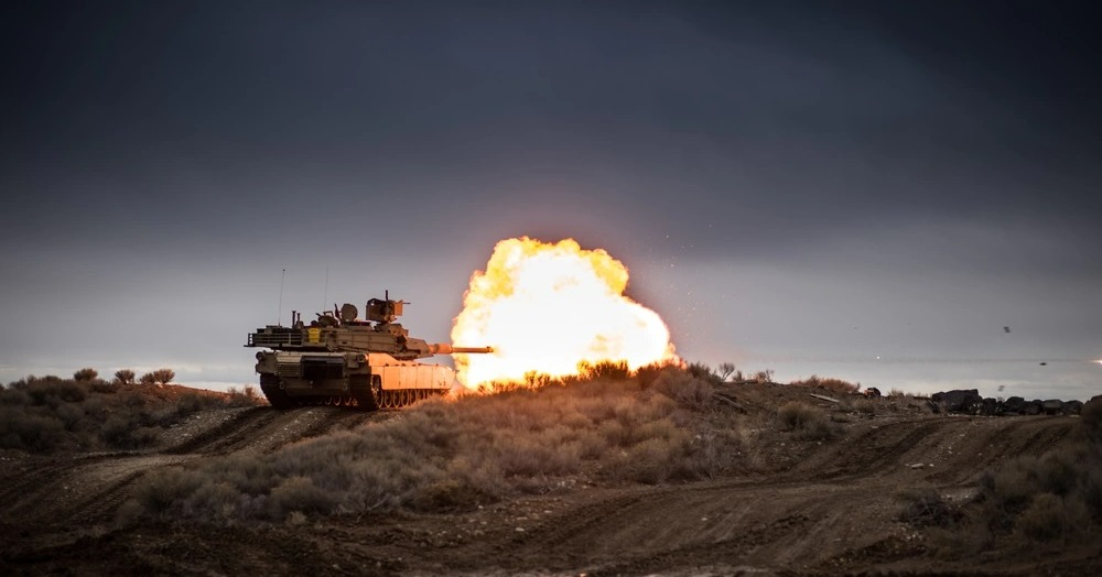 The M1 Abrams main battle tank.

Lighting up lives and express delivering freedom since 1980. 💥

#Readiness #IIIArmoredCorps #ArmyTeam #Soldiers @iii_corps @USArmy