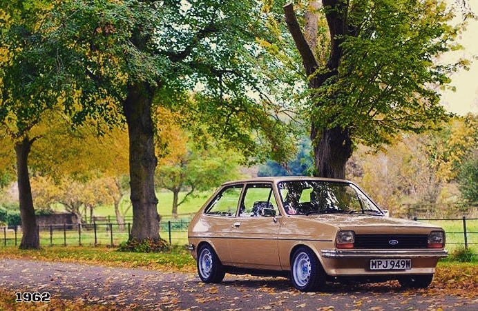 4d1962's tweet photo. @classicfordmag https://t.co/GgzL8Bdgfl
