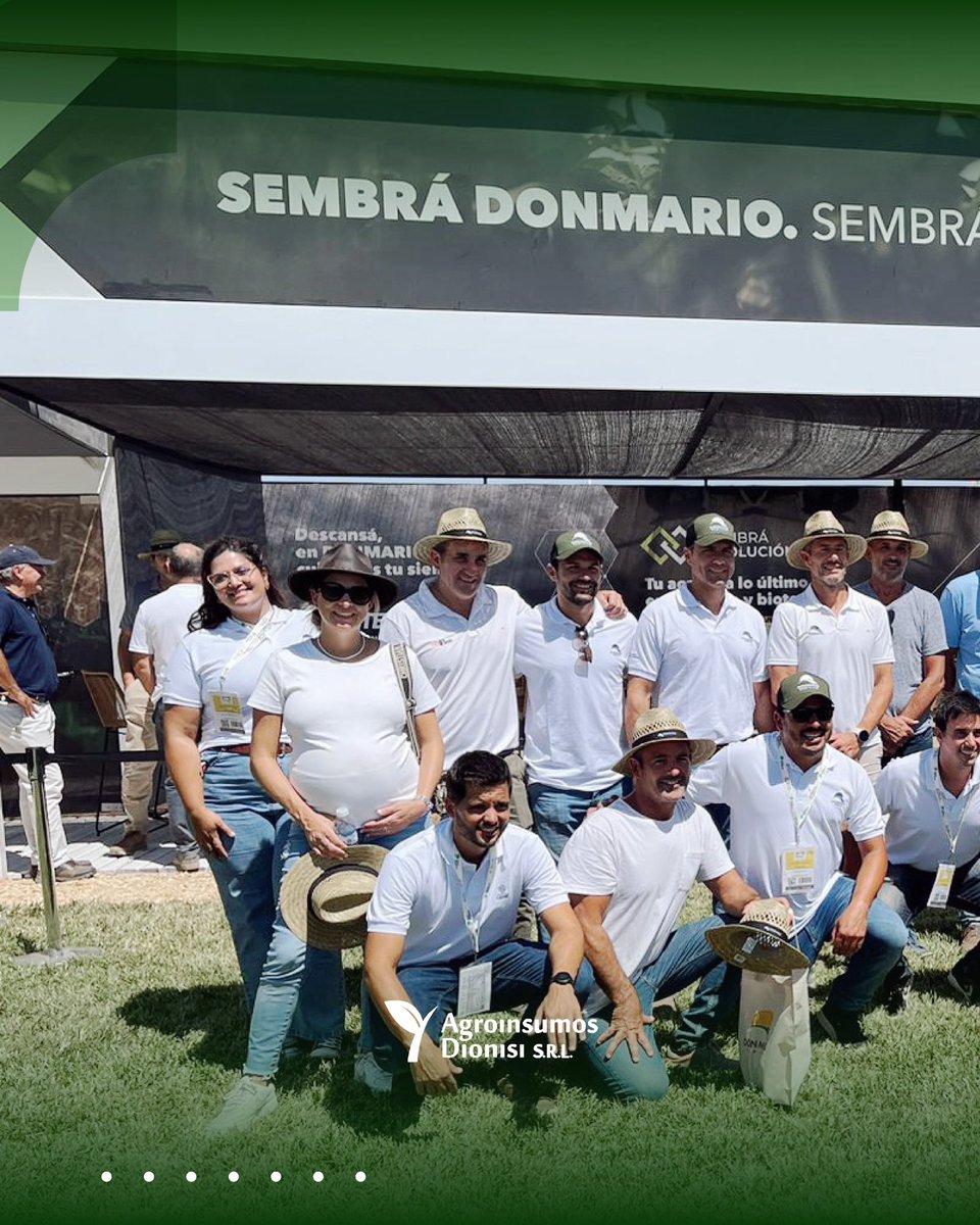 AgroDionisi's tweet photo. Almuerzo exclusivo #Expoagro2023 del #EquipoAD en el stand de @DONMARIOoficial , donde conversamos junto a otros Cooperadores de los desafíos 2023 🤜🏻🤛🏻
#InnovarJuntosRinde
#Dionisi https://t.co/vyrcMjQE1w