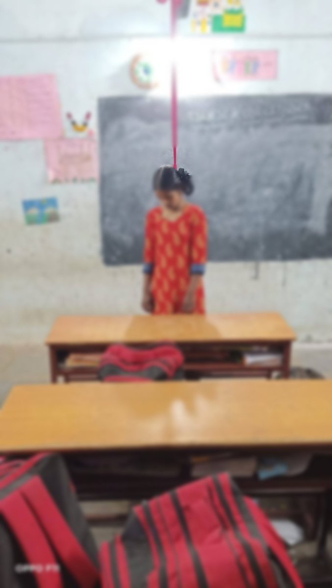 dx9r0's tweet photo. तेलंगाना के नागकुरनूल में एक 13 वर्षीय दलित लड़की निकिता ने आत्महत्या कर ली। उसके माता-पिता का आरोप कि उसे स्कूल के प्रिन्सिपल व स्टॉफ प्रताड़ित करता था। भयवाह !!
आज भी हमारे देश दलित बच्चों की स्कूलों में यह स्थिति है
आखिर कब तक हमारे बच्चे इन द्रोणाचार्य का शिकार होते रहेंगे ? https://t.co/mOGRKX49LA