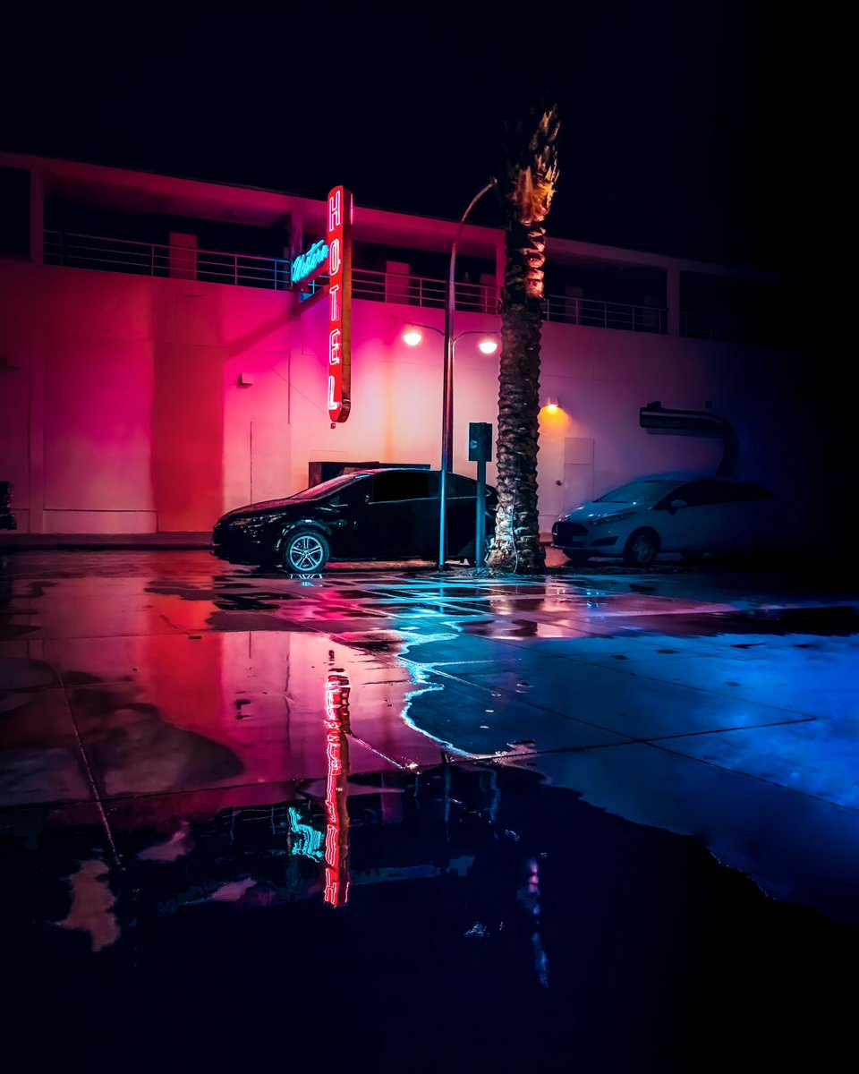 🎰 Las Vegas Hotel 🏨 
.
#nightphotography #creative_ace #raw_nightshots #nightshooters #artofvisuals #shotzdelight #n8zine #storyofthestreet #shotsdelight #worldviewmag #worlddestinations #lasvegas #usa #lasvegasphotographer #lasvegasphotography #lasvegasphotos 
.