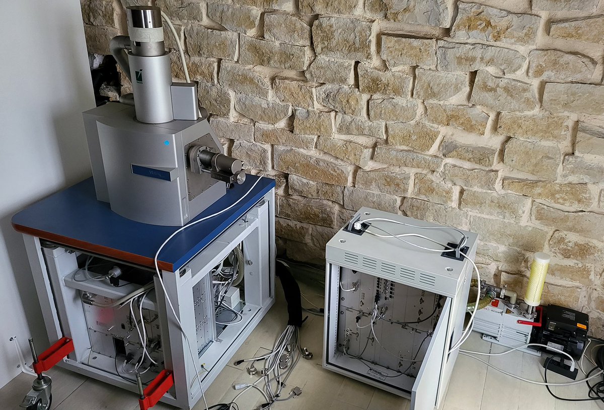 Deus Ex Silicium on Twitter "Oui, c'est bien un puissant microscope — free download