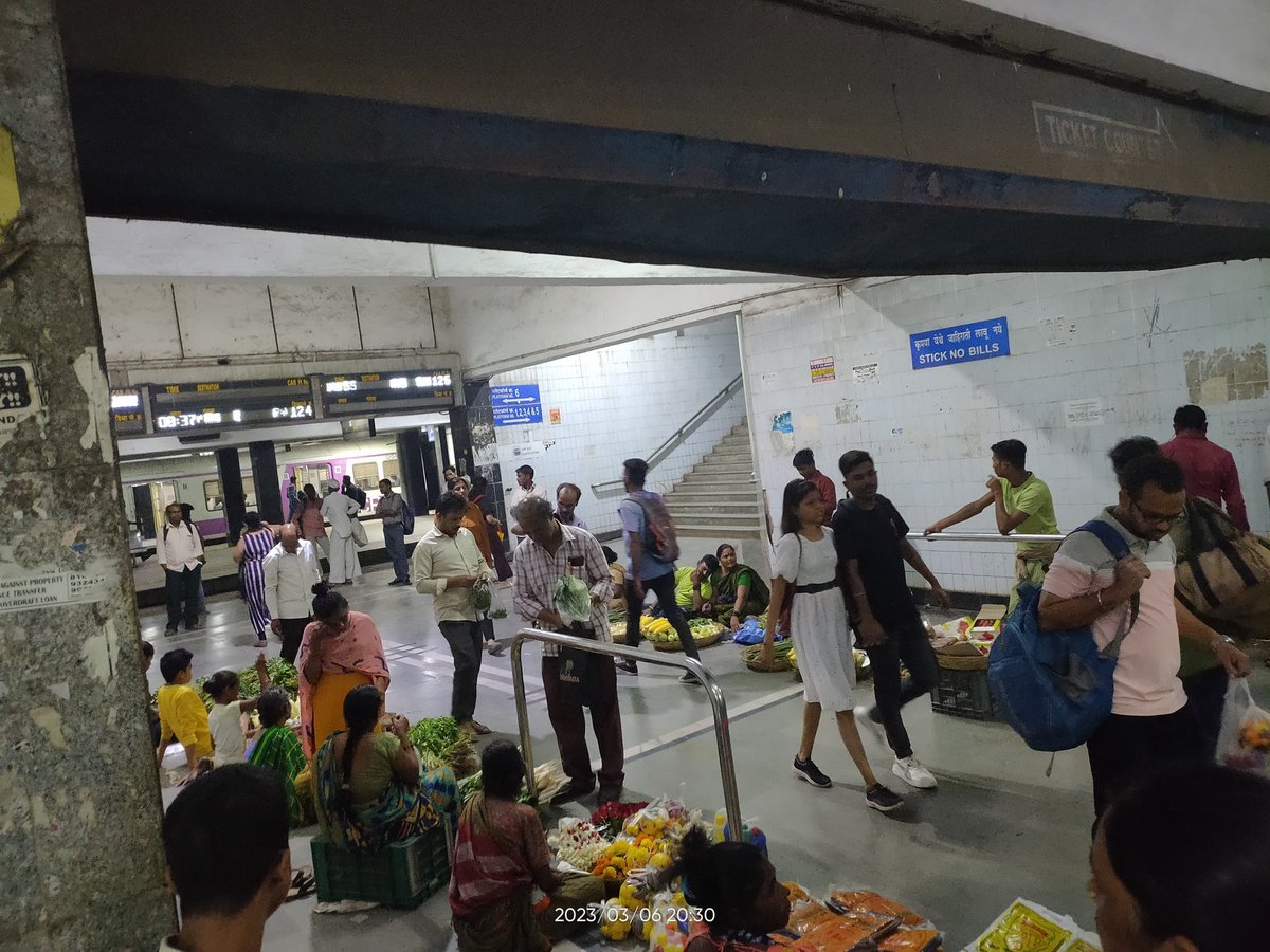 navimumbaicv's tweet photo. Thank you award winning IAS @DrSanMukherjee &amp; your @CIDCO_Ltd for providing Vegetable market at Nerul Railway Station. 
Good job @drmmumbaicr @AshwiniVaishnaw for your support.

In 1990 planned city was built
Now its Encroached city Navi Mumbai

CC @NaikSpeaks @mandamhatre https://t.co/vF0PkIRZzL