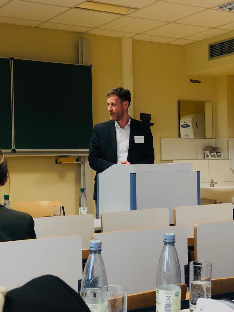 Heute hat in den Räumlichkeiten der <a href="/OVGUpresse/">Otto-von-Guericke-Universität Magdeburg</a> die zweitägige Abschlusstagung „Auf dem Weg zurück in die Arbeit“ des Netzwerks Qualitative Return-to-Work-Forschung (RTW-NW) gestartet! Wir erwarten viele spannende Beiträge und Diskussionen rund um Return-to-Work-Prozesse!