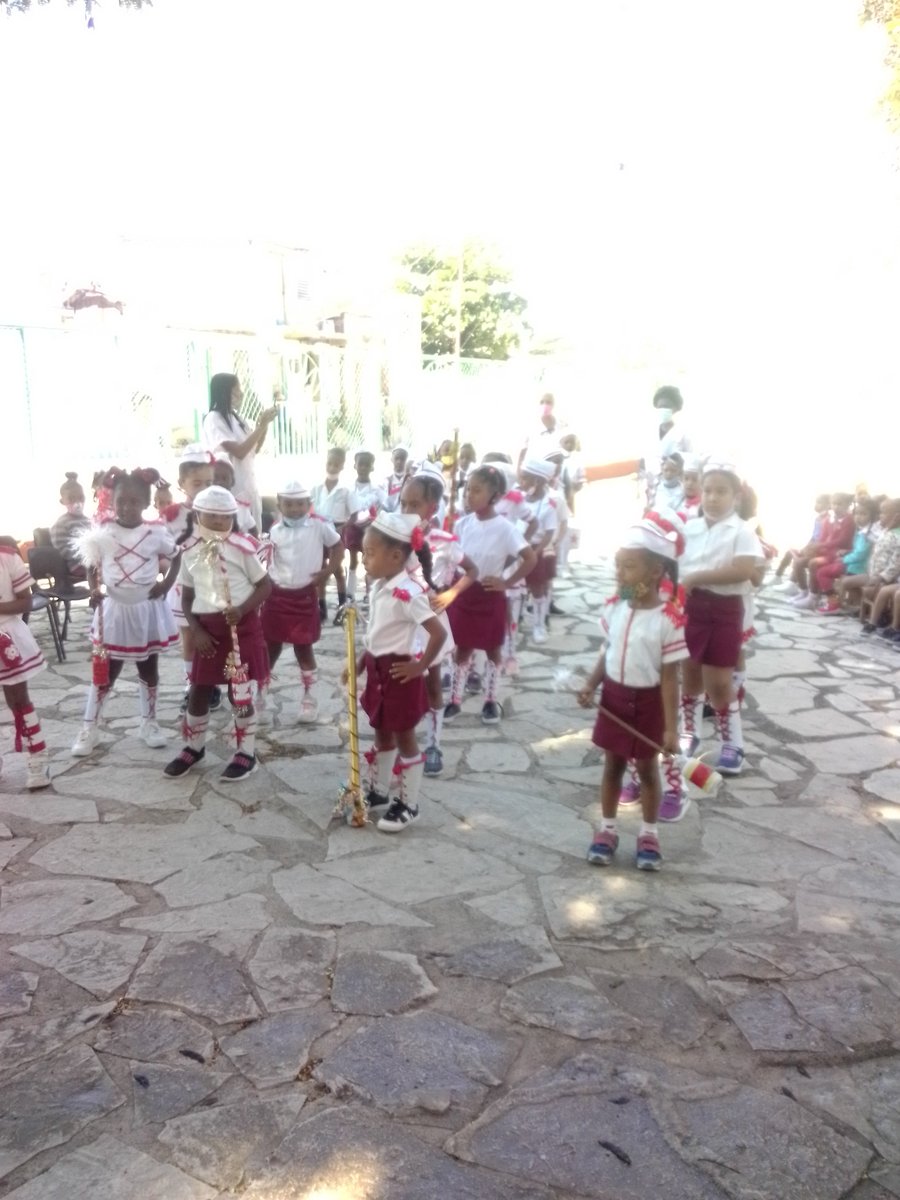 Misleidi18's tweet photo. 8 de marzo Día Internacional de la Mujer, nuestro niños, docentes realizando diversas actividades.#DpeSantiago, @RaulSamon, @elsa- en @FundichelyRosa, @DiazCanelB, #niurdisreyes, #DmeSantiago,#SomosContinuidad. https://t.co/75axcZrzDv