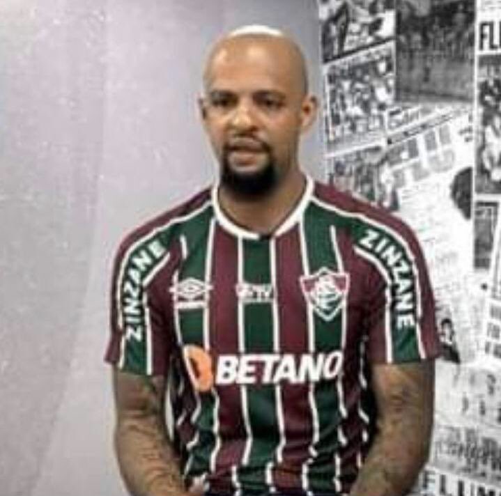 vascaodazoeira's tweet photo. Felipe Mello explica expulsão no clássico:

Jornalista: pq o Vidal partiu pra cima de você?

F. Mello: perguntei ele se ele estava estudando e ele me respondeu que não.
então eu disse: pq o Alex Teixeira te deu uma caneta?

Aí ele partiu pra cima de mim… https://t.co/OxgqgSoNri