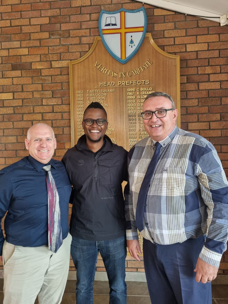 SBC_Alumni's tweet photo. St Benedict’s alumnus, Miles Kubheka (Class of 1994), came to speak to our staff yesterday. He, is the founder of the Vuyo’s brand. 

Read all about Miles here - https://t.co/bbNrRntWhH https://t.co/7XdAl5AoMU