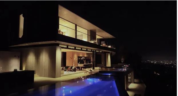 playlotto_world's tweet photo. Powerball prize winner Edwin Castro now has a mansion nestled among the homes of Ariana Grande and Jimmy Kimmel.https://t.co/hYRcpJpSWe https://t.co/kZPrpEyMt0