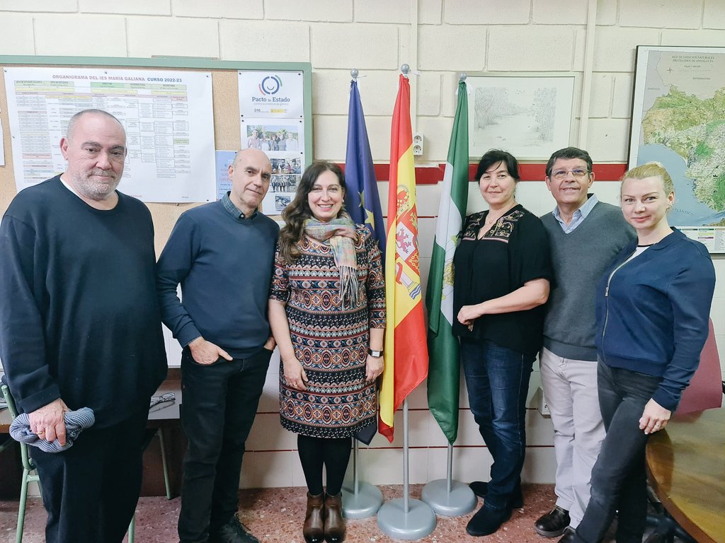 cepse4's tweet photo. Consorcio acreditado educación adultos 2021-1-ES01-KA121-ADU-000008977. Gracias  a Pepe Rubio y a la comunidad del IES María Galiana por la gran acogida.
@EducaAnd @FormacProfAnd @sepiegob @iesmariagaliana https://t.co/5lzXNRXtwm