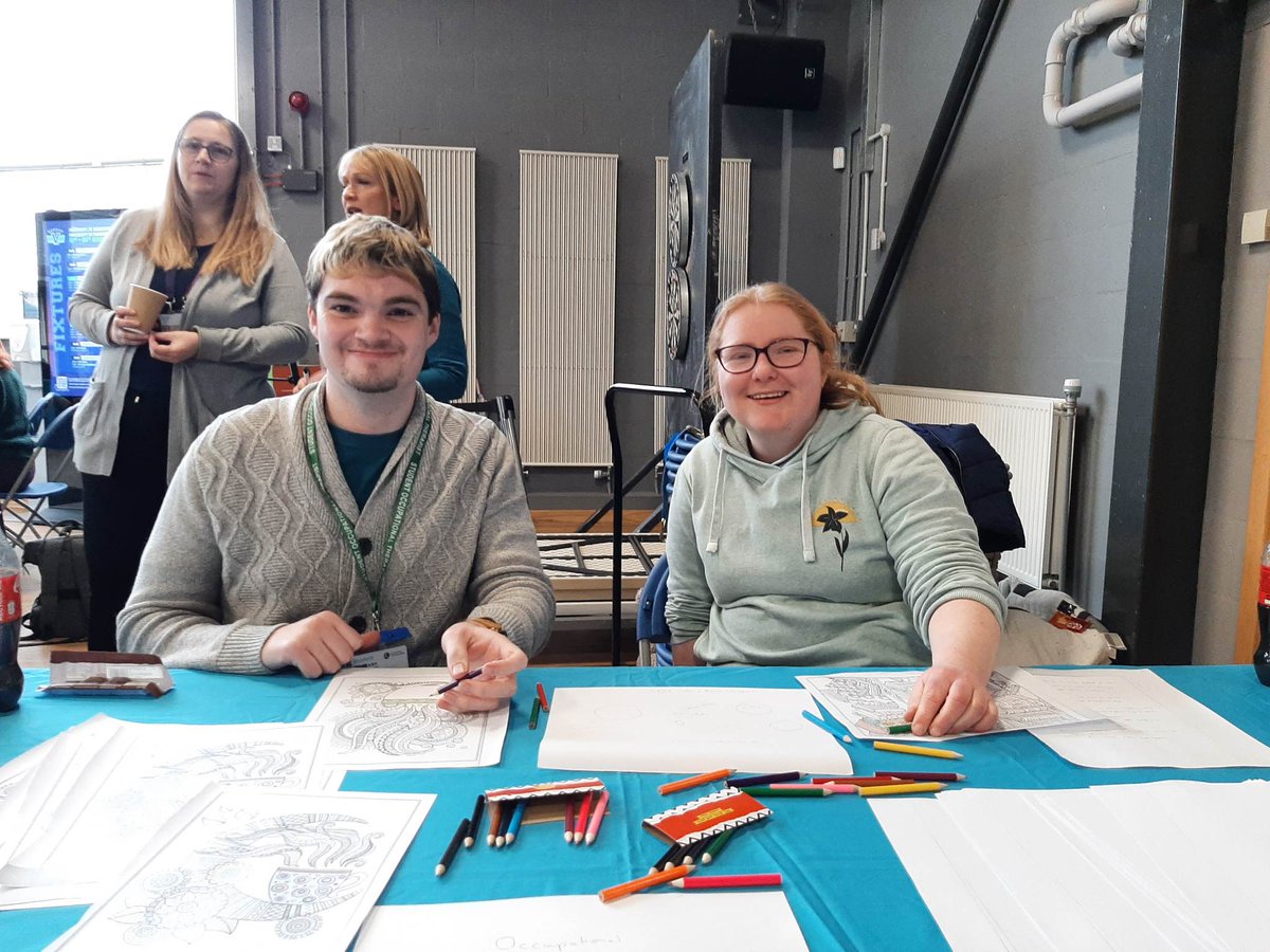 1st yr BSc & 1st yr MSc Occupational Therapy students took part in supporting  #UniMentalHealthDay for @worcsu by running a calming colouring session! Here they are demonstrating their skills! Well done both! @theRCOT @worcester_uni @AHC_UW @RCOTStudents @RCOT_MH