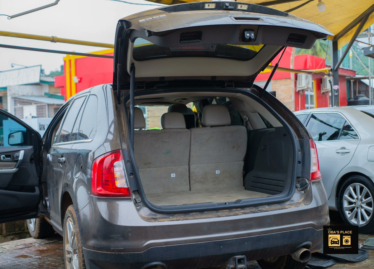ObasPlace's tweet photo. Looking for a one-stop-shop for all your service needs? Oba's Place has got you covered! From laundry and car wash services to our executive relaxation lounge and restaurant, we're here to make your life easier. #ObasPlace #AllInOne #AdoEkitiService #carwash #laundry #drycleaning https://t.co/y6gYf31xJI