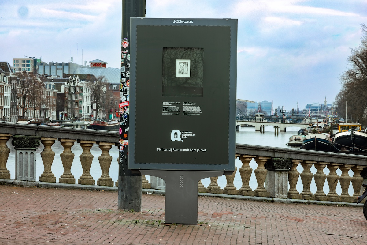 De campagne is van start! Vanaf nu sieren 6 van Rembrandts mooiste etsen de straten van Amsterdam. Heb je ze al gespot?
Op 18 maart heropent Museum Rembrandthuis en zijn Rembrandts etsen weer in het echt te bewonderen. 

Beeld: Yuribert Capetillo Hardy 
#museumrembrandthuis