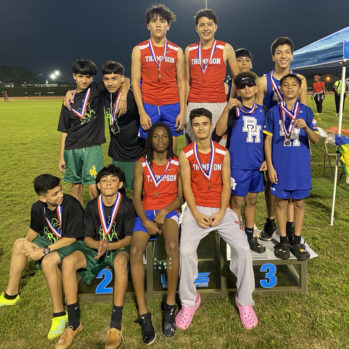 BHIAthletics's tweet photo. #BHITrack had a successful District Meet. Great day for #BHIAthletics! #BHIBears
4x100M Relay - 1st Place: Dorsey, Vasquez, Jones, Singleton (47.76)
4x200M Relay - 2nd Place: Vasquez, Jones, Dorsey, Harris (1:41.69) https://t.co/6bHEEPotq2