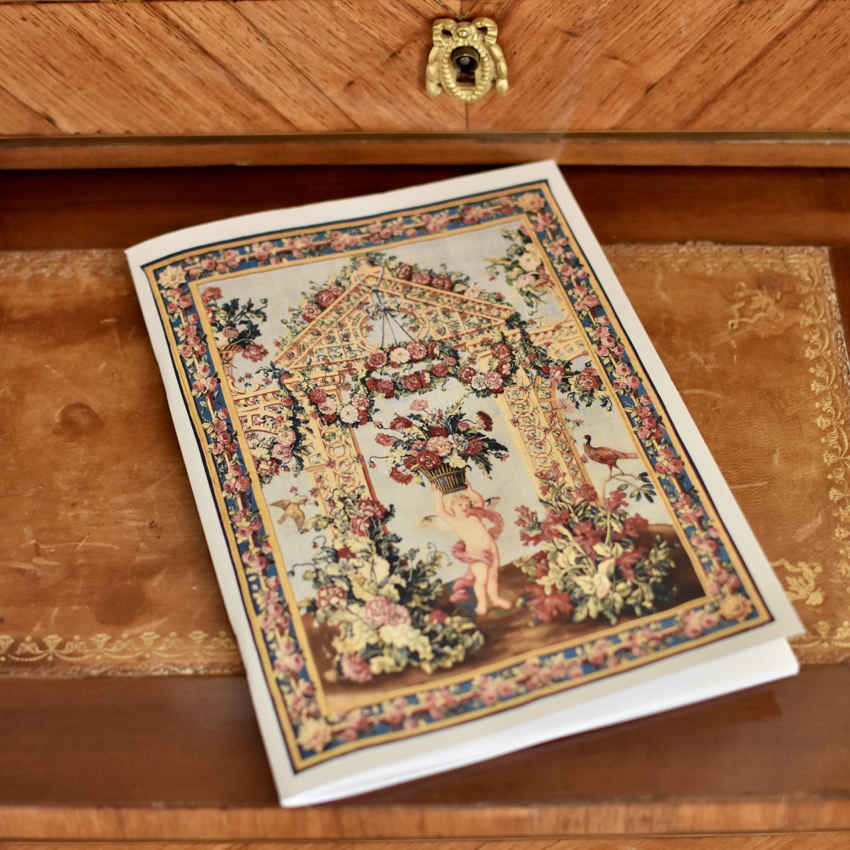 CollegeroyalSAS's tweet image. 🗝️ Les #secrets...

Le cahier de #recettes &quot;Le Triomphe de Flore&quot; vous permet de conserver vos secrets de #fabrication de vos délicieux #plats et #gâteaux 🍰😍

👉Disponible sur eshop-collegeroyal.fr
#collegeroyal #recettes #recipebook #cuisiner #cuisine #papeterie #stationery