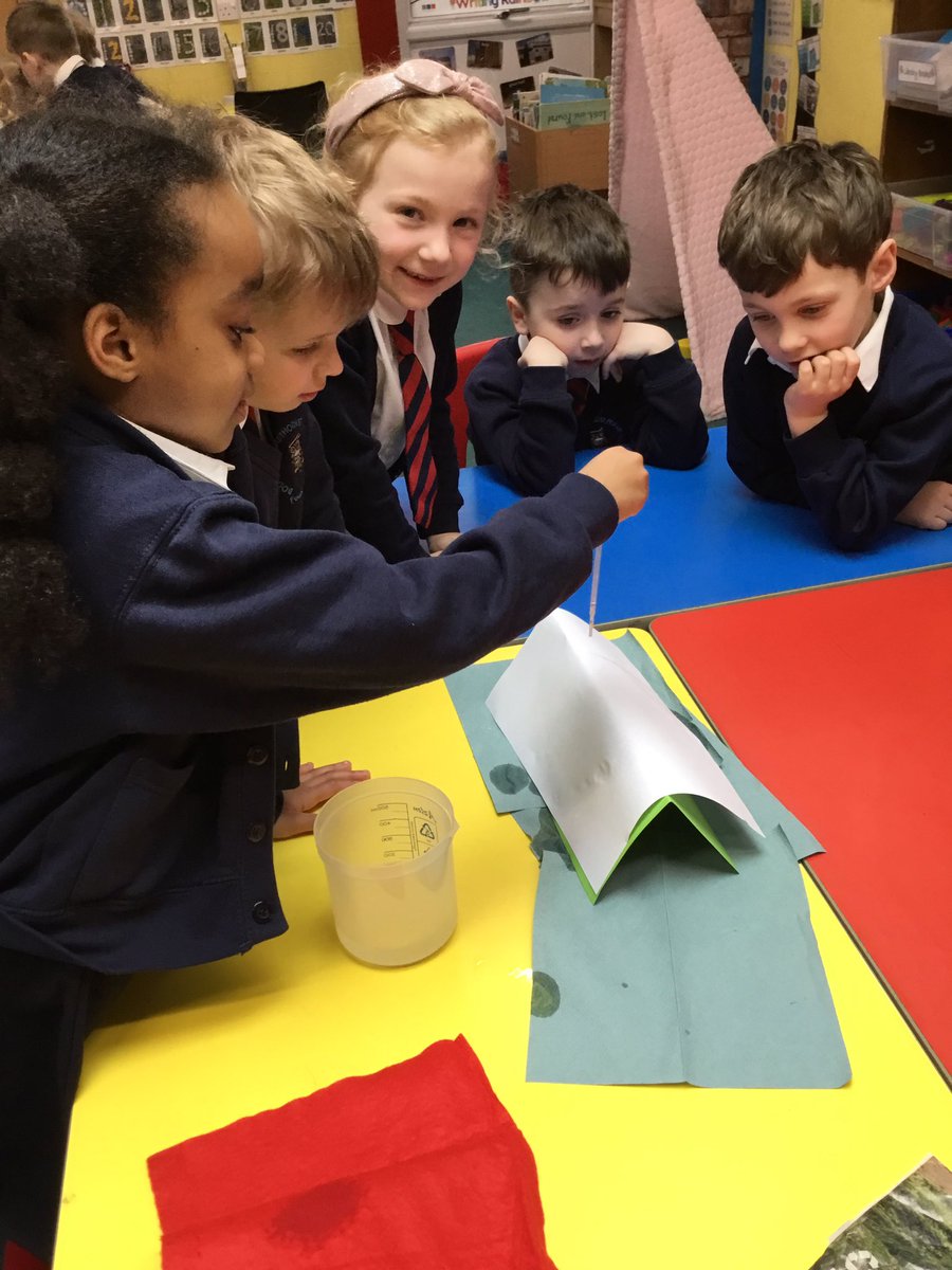 boothstownmeths's tweet photo. Y1 have been testing the materials to find which are the most waterproof for a roof. 
@DevelopExperts #threelittlepigs #everydaymaterials #BMPSscience https://t.co/PTpHh0yjoL