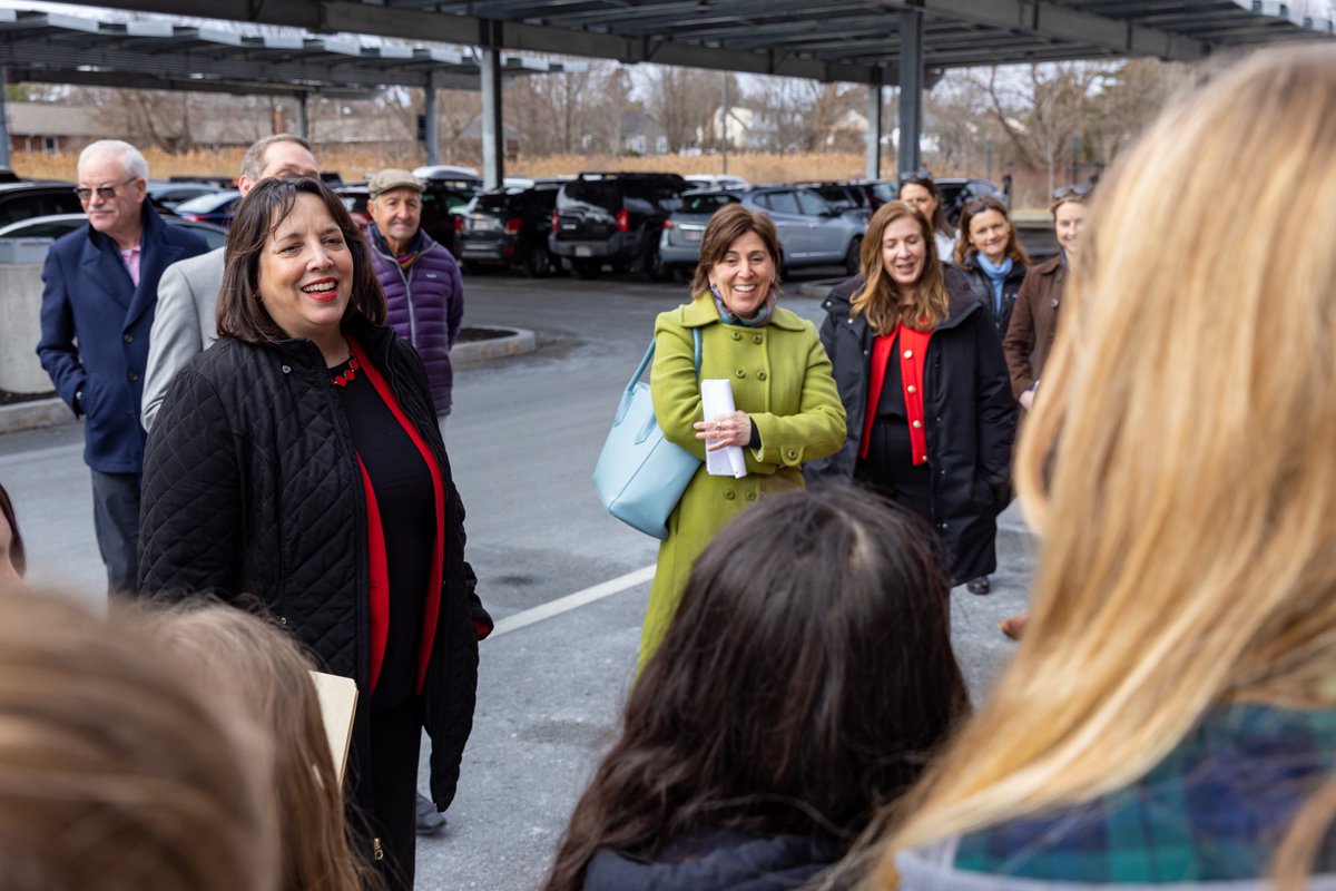 Our budget will transform how we power schools and buses ☀️⚡️💡

Awesome time visiting Beverly Middle School and meeting with with their student-led Green Team spearheading sustainability efforts across the building and in their classrooms.