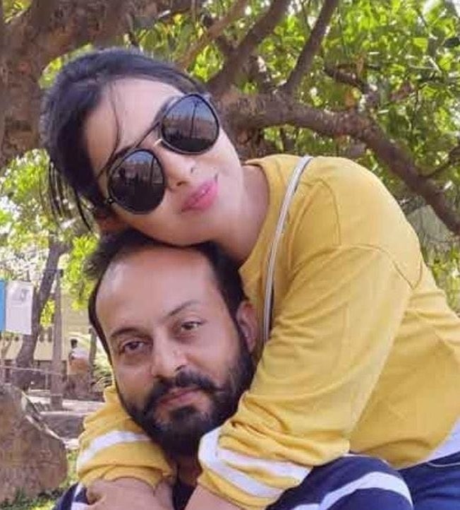 Piyush and I tried our best to save our marriage: #ShubhangiAtre separates with husband #PiyushPoorey after 19 years of marriage

Details: bit.ly/3l0EM8S

#ShubhangiAtre #Shubhangi #BGPH #TVNews #Tellywood #TellywoodUpdate #AngooriBhabhi #bhabhijigharparhai