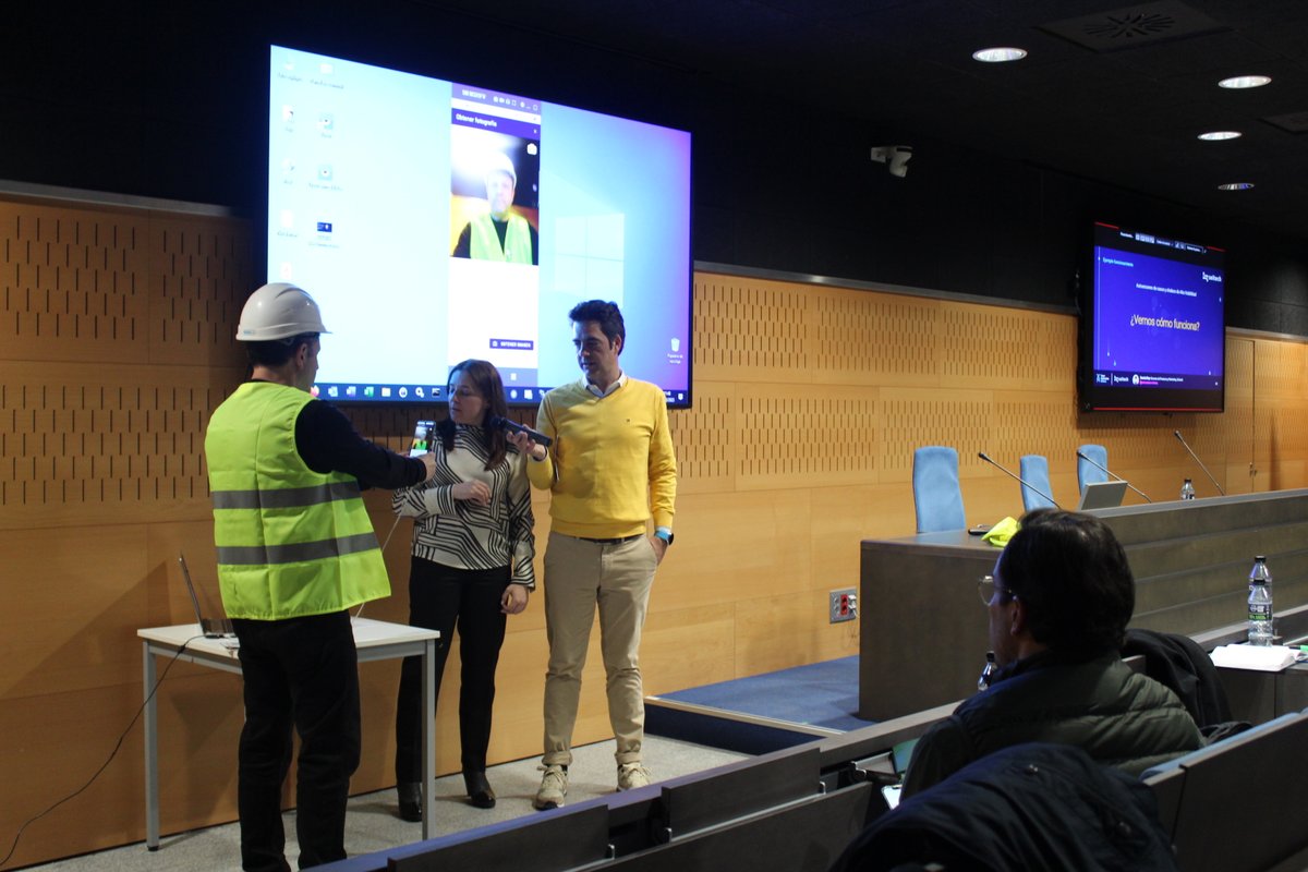 We had a real demo of #Calidus at the Seville Automate Winter Camp, a tool developed by <a href="/SeitechFSO/">Seitech Solutions</a>  that thanks to AI detect the personal protective equipment that a field technician must use, a powerful tool for the critical infrastructure sector. bit.ly/3YxHznK