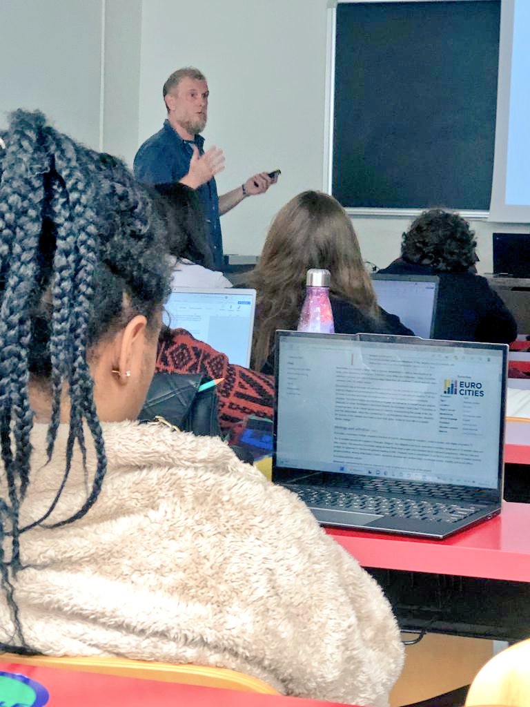 francis_rojo_'s tweet image. Honoured to have spoken this morning at the @UnivRoma3 International Studies Master&apos;s degree where i presented the @EUROCITIES vision and the new @HorizonEU UPPER Project @UITPnews @POLISnetwork @CIVITAS_EU @NetZeroCitiesEU #UpperProjectEu #MobilityasaRight 🇪🇺🇮🇹🚉🚍🚇