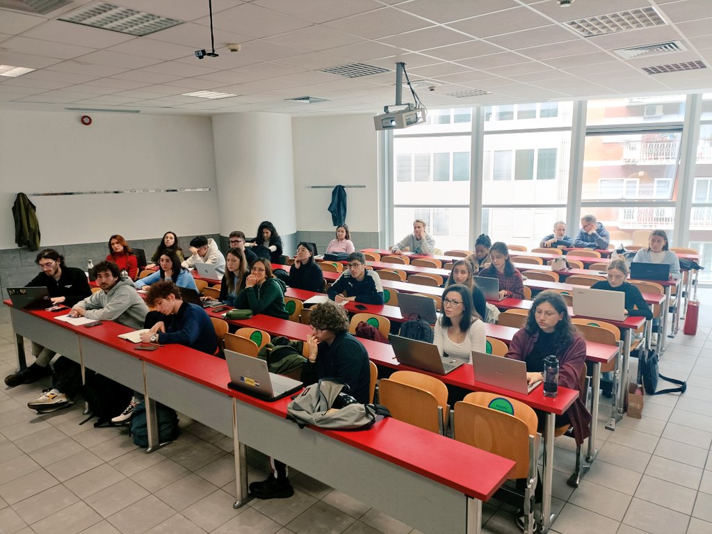 francis_rojo_'s tweet image. Honoured to have spoken this morning at the @UnivRoma3 International Studies Master&apos;s degree where i presented the @EUROCITIES vision and the new @HorizonEU UPPER Project @UITPnews @POLISnetwork @CIVITAS_EU @NetZeroCitiesEU #UpperProjectEu #MobilityasaRight 🇪🇺🇮🇹🚉🚍🚇