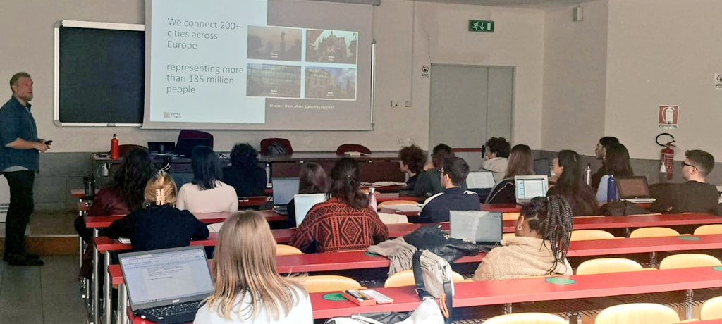 francis_rojo_'s tweet image. Honoured to have spoken this morning at the @UnivRoma3 International Studies Master&apos;s degree where i presented the @EUROCITIES vision and the new @HorizonEU UPPER Project @UITPnews @POLISnetwork @CIVITAS_EU @NetZeroCitiesEU #UpperProjectEu #MobilityasaRight 🇪🇺🇮🇹🚉🚍🚇