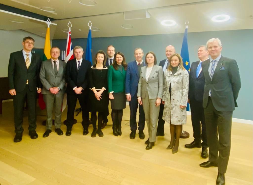 EUdelegationUK's tweet image. We had the honour to meet the leader of the democratic Belarusian movement Sviatlana @Tsihanouskaya at the @LTEMBASSYUK. She called for the international community not to forget about #Belarus &amp;amp; about the importance to implement sanctions against the Lukashenko regime. #EUunity