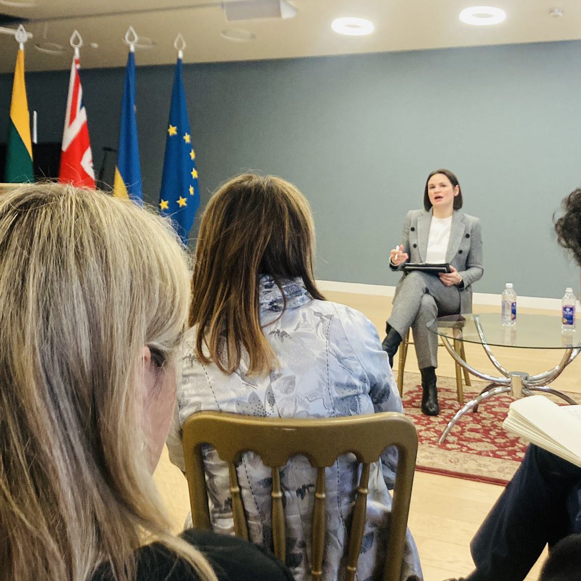 EUdelegationUK's tweet image. We had the honour to meet the leader of the democratic Belarusian movement Sviatlana @Tsihanouskaya at the @LTEMBASSYUK. She called for the international community not to forget about #Belarus &amp;amp; about the importance to implement sanctions against the Lukashenko regime. #EUunity