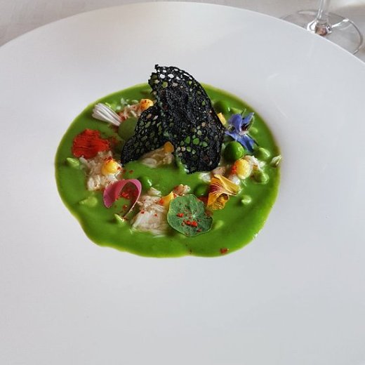 Remeli_'s tweet image. J'ai trouvé un resto présent dans le guide Michelin qui propose un menu le midi : entrée plat dessert pour 23€ et ça a l'air incroyable ?

Ceux qui habitent vers Lorient vous devez aller tester je vais savoir si c'est bon 

📌 Le Tire Bouchon 45 Rue Jules le Grand, 56100 Lorient