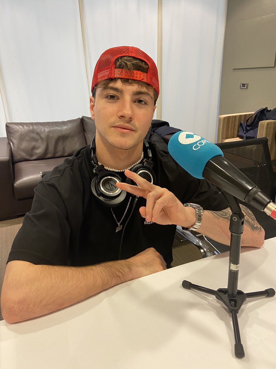 Ahora mismo entrevista en <a href="/deportescopebal/">Deportescopebaleares</a> 📻 102.8 FM <a href="/IzanGuevara28/">Izan Guevara</a>
