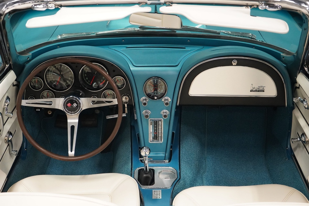 streetsidecars's tweet photo. This 1966 #Chevrolet #Corvette #L72 427 #Convertible features an L72 427 V8 paired with a 4-speed manual transmission. View the full listing here: https://t.co/1bGJNlAoxl https://t.co/KvQ16k0cch