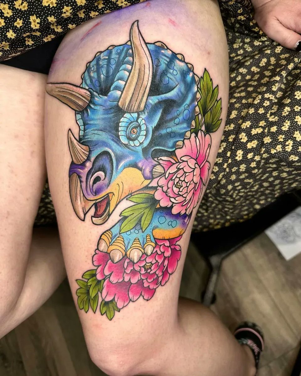 Incredible piece from Jordan Baker made using #magnumtattoosupplies 🌿 
.
.
#colourtattoo #uktattoo #uktattooist #uktattooartist #tattoosociety #tattoolifestyle #dino #dinosaur #dinosaurtattoo #dinosaurart 

Instagram: thebakery  👈