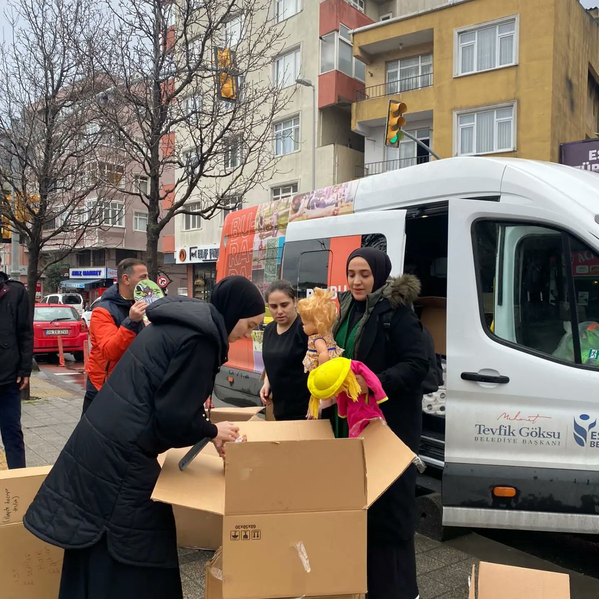 EsenlerIlceMEM's tweet photo. 🔺 Esenler Halk Eğitimi Merkezimiz, iyilik üretmeye devam ediyor. Depremzede çocuklarımıza  bir hafta boyunca eğitim, spor aktiviteleri, kültürel etkinlik ve sosyal etkinlikler düzenlemek amacıyla Hatay'a gitmek üzere yola çıktılar.
@tcmeb @prof_mahmutozer https://t.co/GxoUzaHMcn