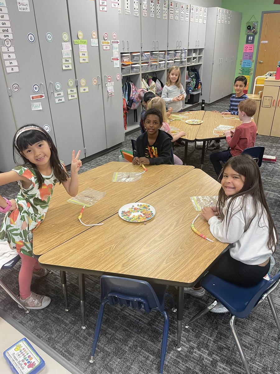 MrsMorganJES's tweet photo. Learning is always more fun with food! 🌈 @Jack_D_Johnson https://t.co/H6yLdqZaDy