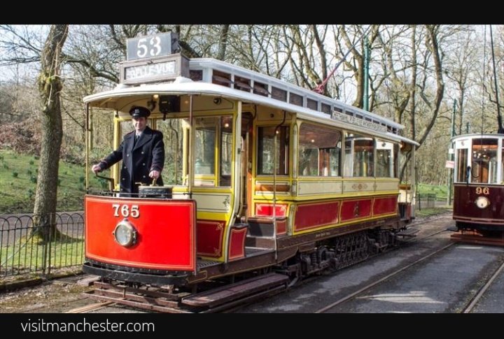Heaton Park Tramway adalah jalur trem wisata sejarah yang panjangnya hanya 850 an meter.  Jalur trem ini dikelola oleh Manchester Transport Museum Society, Inggris. Ini adalah salah satu trem yang dioperasikan di taman kota tersebut dan merupakan trem listrik lawas Manchester.