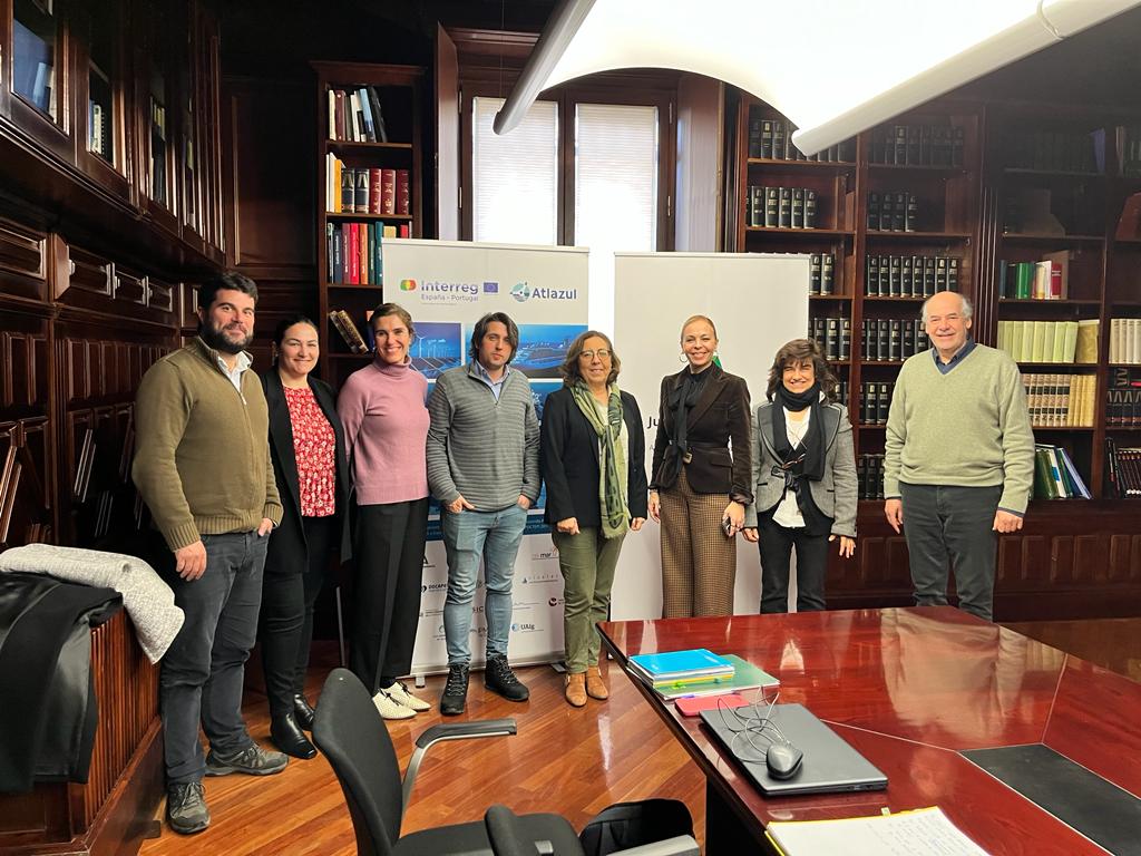 atlazul's tweet photo. Este martes hemos mantenido una fructífera reunión de trabajo con @CCDR_Algarve y el @forumoceano  para organizar un encuentro donde 

✅Fomentar sinergias entre los socios
✅Avanzar en el desarrollo de la #EconomíaAul

#Andalucía #sostenibilidad https://t.co/sewMopr4ki