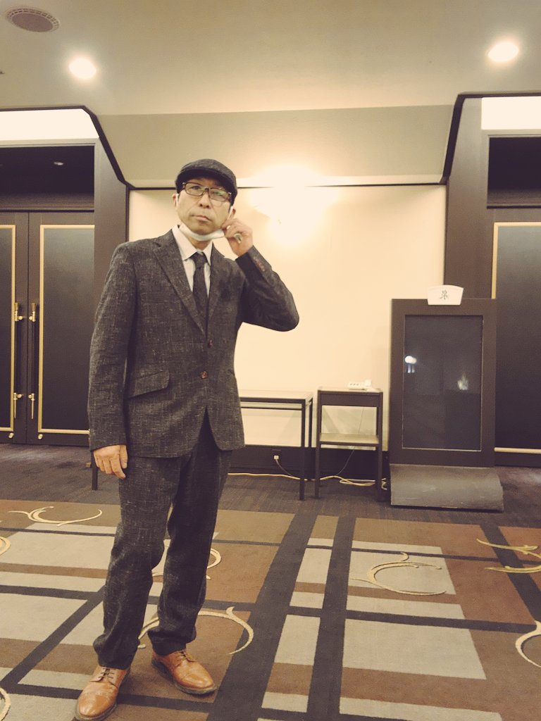 KatsujiYoshida's tweet photo. 地元！愛知県一宮市にある最も古い歴史を持つ毛織物メーカー、中外国島株式会社～中外国島CONCEPT TAILORさんがコロナ前に
僕のために作っていただいた！カッコいいスーツ！着てる僕はイマイチ？🤭ですが🤣今でも感謝して着させていただいています。どんなに強くても！みんなに助けてもらって生きてます❗
それが人間❣️🤣
#尾州
#中外国島
#中外国島CONCEPTTAILOR
#移動式洞窟迷路
#モバイル洞窟迷路
#クレイジーマイン
#クレイジージャーニー
#洞窟創作家
#洞窟探険家
#吉田勝次