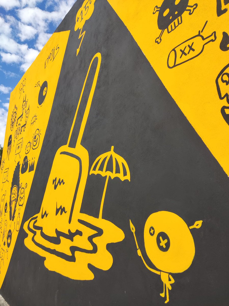 🎨Jeroglífic S.XXI és un projecte de pintura mural realitzat per un grup d'adolescents amb el suport de les artistes Natalia Fariñas i Carmen Manuela Acereda.

Aquest mural ha estat finançat per l'Ajuntament i el podreu veure a la plaça darrera el Centre Cívic de Cala Millor.