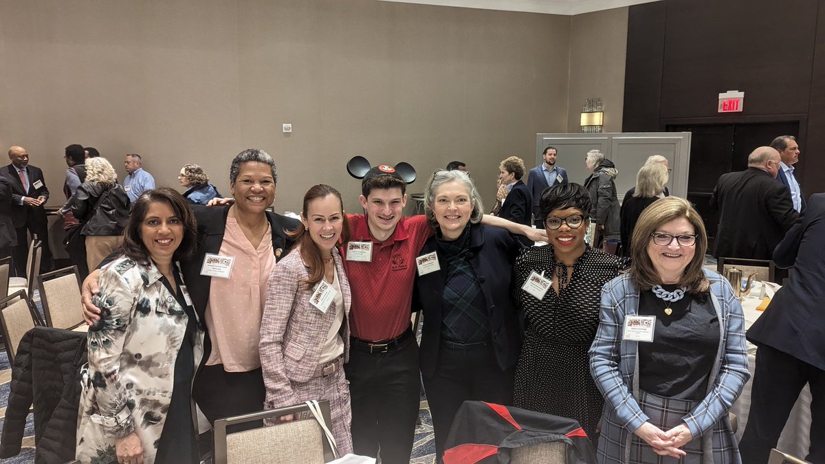 MichelleforVA's tweet image. Incredible time and conversations at @TheArcofNoVa annual breakfast this morning. Always love seeing old friends and making new ones as we work together for our loved ones &amp;amp; community members living with disabilities. 

#LetsGetToWork
#OneCommunity
#OneCommonwealth