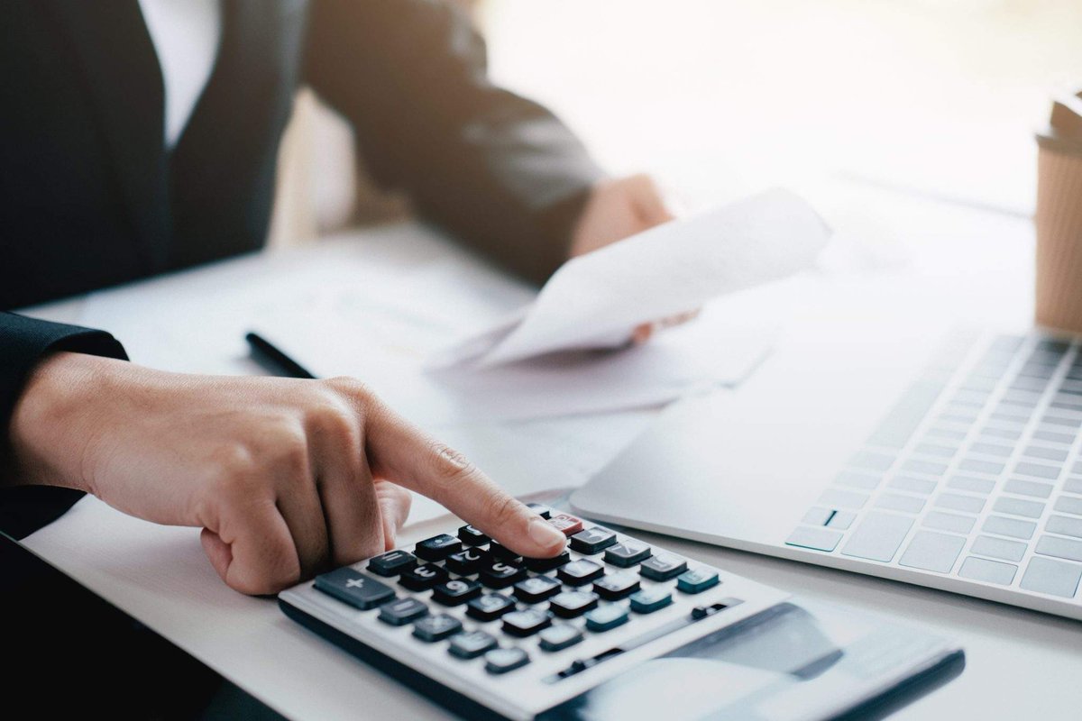 ForgatchThe's tweet image. Use one of these methods when calculating property value with rental income. #landlordtips #REinvesting  cpix.me/a/165245470