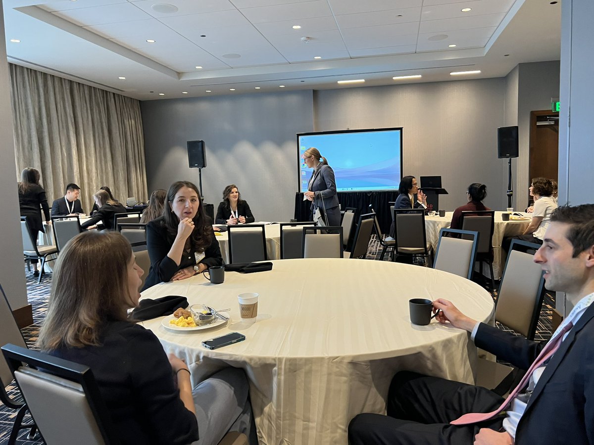 Awesome to talk w #medstudents, #residents, &amp; #fellows attending #SUFU23. Our specialty has so much on the horizon w/#mobileurodynamics, #implantableptns, #precisionpelvicfloortherapy; the trainees now will define this future of these efforts #Urogynecology #Urology #PelvicFloor