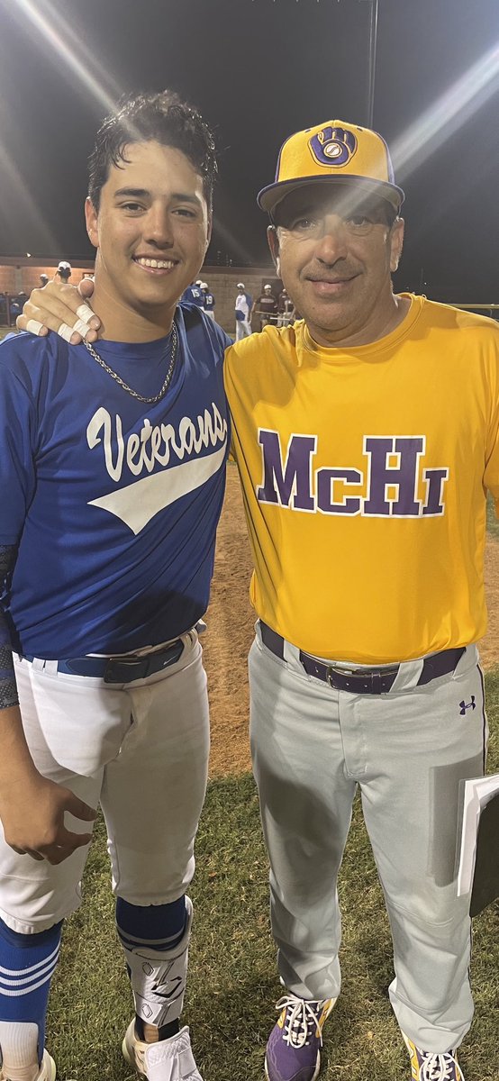 utb3bag9's tweet photo. Late post but this past weekend, I had the opportunity to reunite with this great kid.   Keep working hard @Martinezrey03 extremely proud of you.   #TeamClutch https://t.co/vuoe4Vv77k