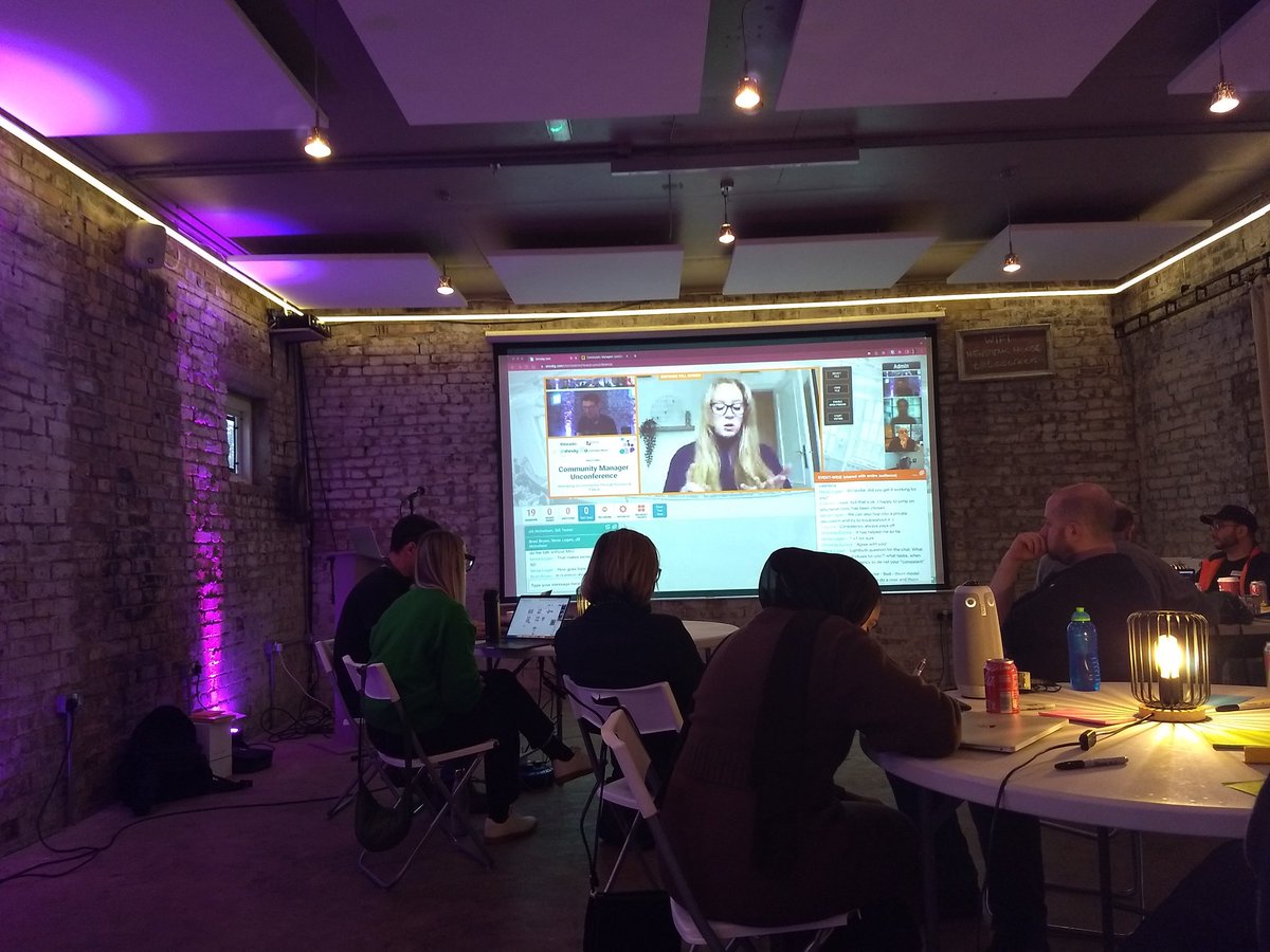 Lis Parcell tweet media