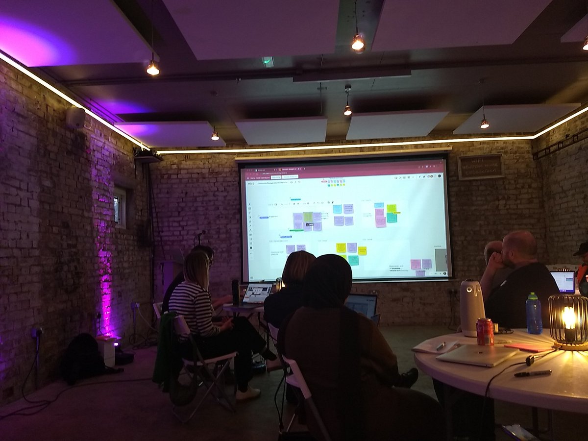 Lis Parcell tweet media