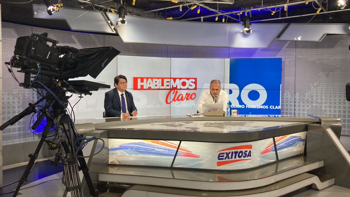 sunassperu's tweet photo. 🔴Vía @exitosape | Mauro Gutiérrez, presidente ejecutivo de la #Sunass, informa sobre el lanzamiento de la campaña  #Con100EsSuficiente, que busca sensibilizar sobre el valor y uso responsable del #agua potable. https://t.co/pHGgks0ZsO