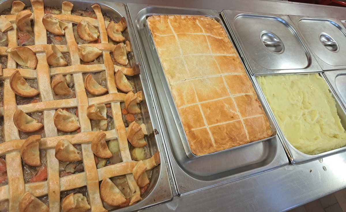 What better way to warm up on a cold and snowy day then with a selection of pies to celebrate #BritishPieWeek Including the final outing of Roast Dinner Pie, designed by 1 of our yr6 pupils way back when she was in Reception. @mellorscatering @Juliehorrocks3