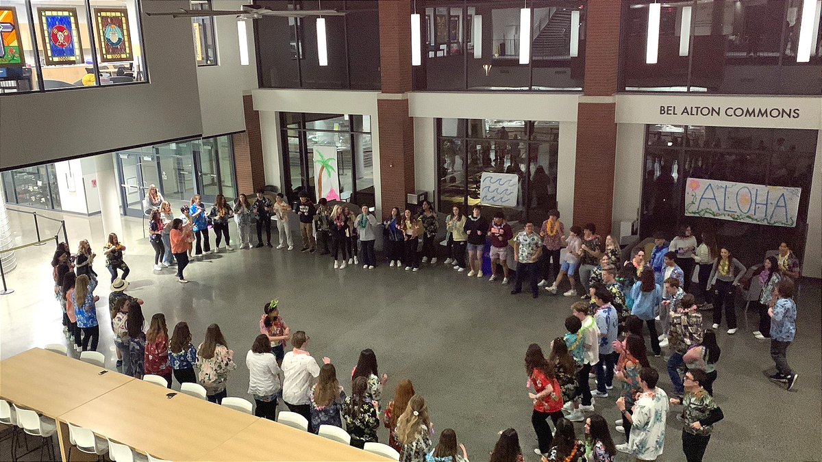 PaulVICatholic's tweet image. The vibe on campus was summer luau spirit at the Special Olympics dance last Friday! Aloha from @PVIsGotOptions and thanks to all who came out! #ThrowbackThursday #BeAPVIPanther #BetterTogether #OhanaMeansFamily